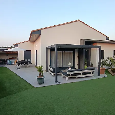 Climatisee Avec Piscine Pour De Superbes Au Soleil ! * Перпиньан