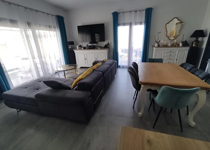 Climatisee Avec Piscine Pour De Superbes Au Soleil ! *