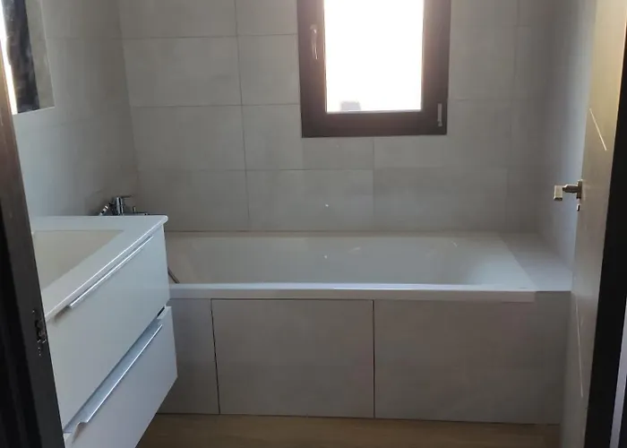 Climatisee Avec Piscine Pour De Superbes Au Soleil ! * Перпиньан