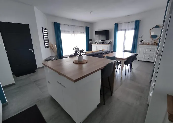 Climatisee Avec Piscine Pour De Superbes Au Soleil ! * Перпиньан