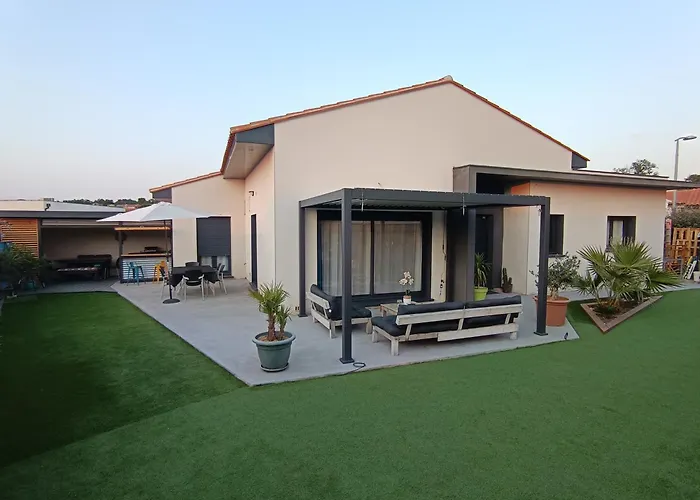 Climatisee Avec Piscine Pour De Superbes Au Soleil ! * Перпиньан